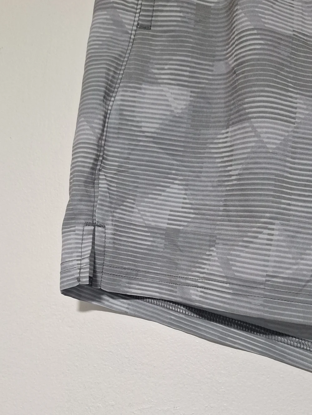 Old Navy Light Gray Striped Casual Athletics Shorts Medium